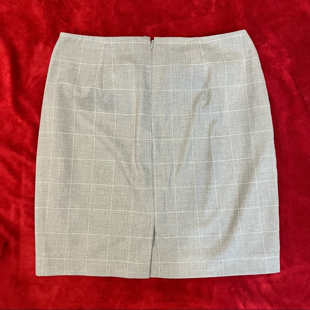 ✨Host Pick✨ Banana Republic Petite Windowpane Plaid Pencil Skirt - Picture 3 of 7